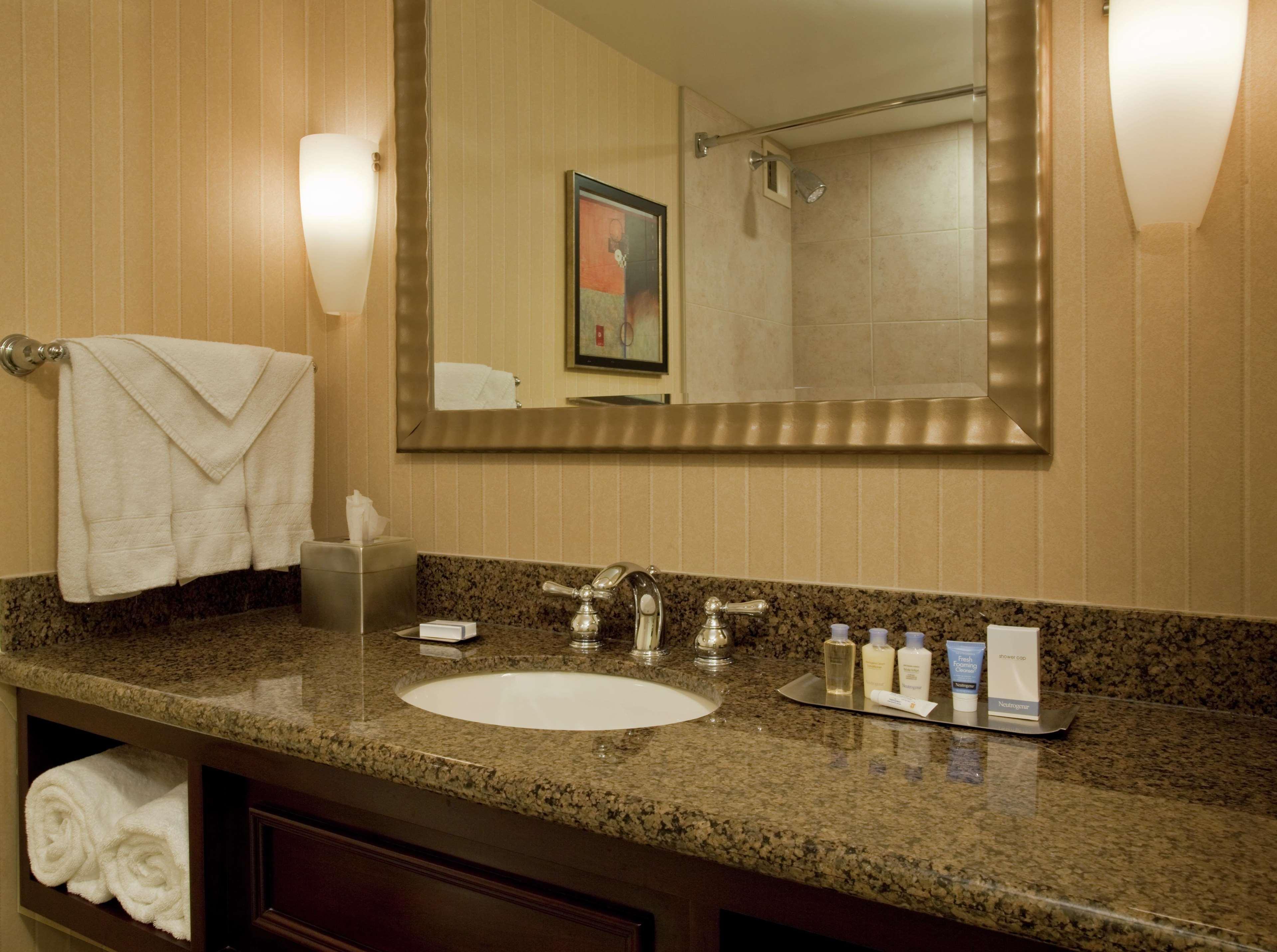 Doubletree By Hilton Hotel Syracuse East Syracuse Eksteriør billede